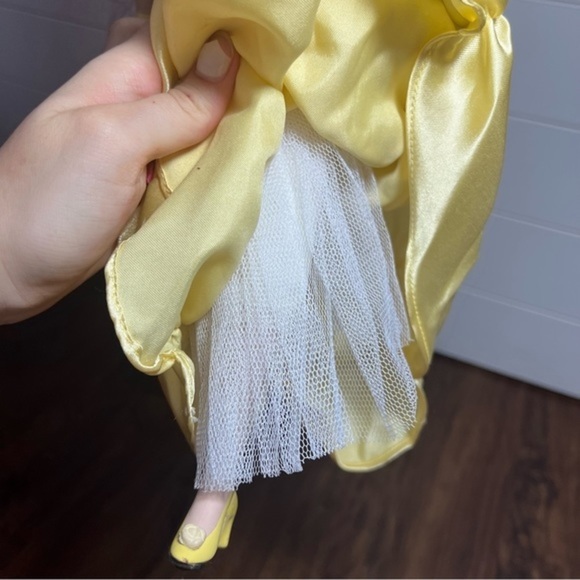 Porcelain Beauty and the Beast Belle doll - Picture 5 of 10